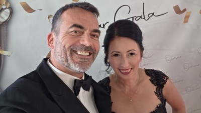 Oscar-gála Baján: Szveti születésnapja
